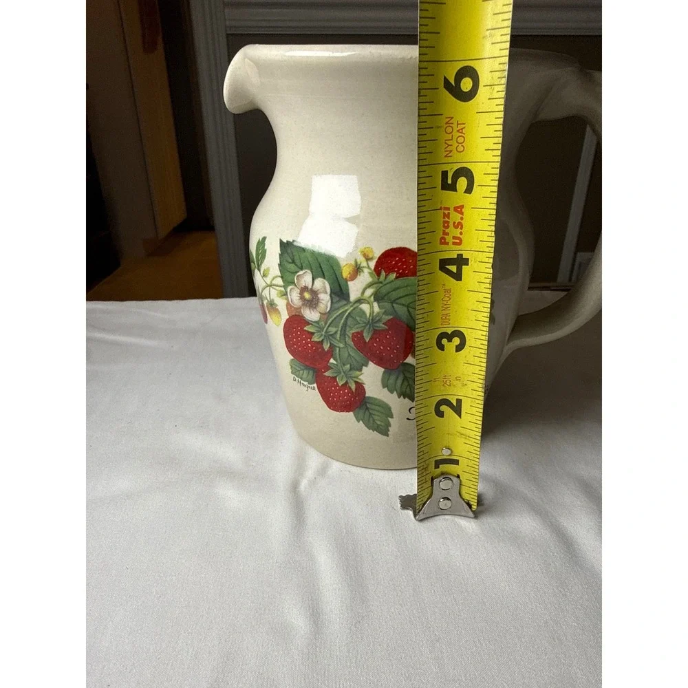 Yesteryears Pottery Marshall Texas Strawberry Pitcher Praise His Holy Name 6.25